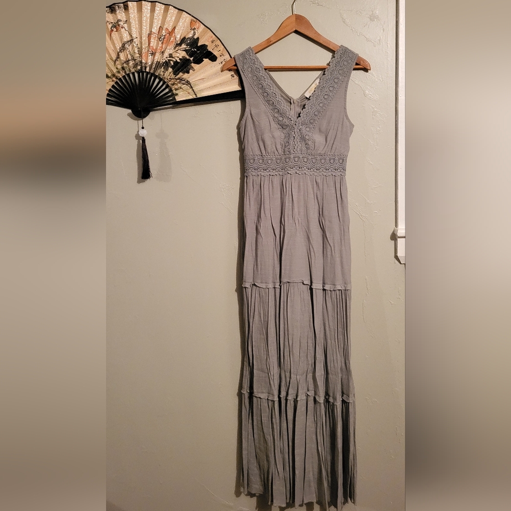 Elegant Green Maxi Dress with Lace Trim